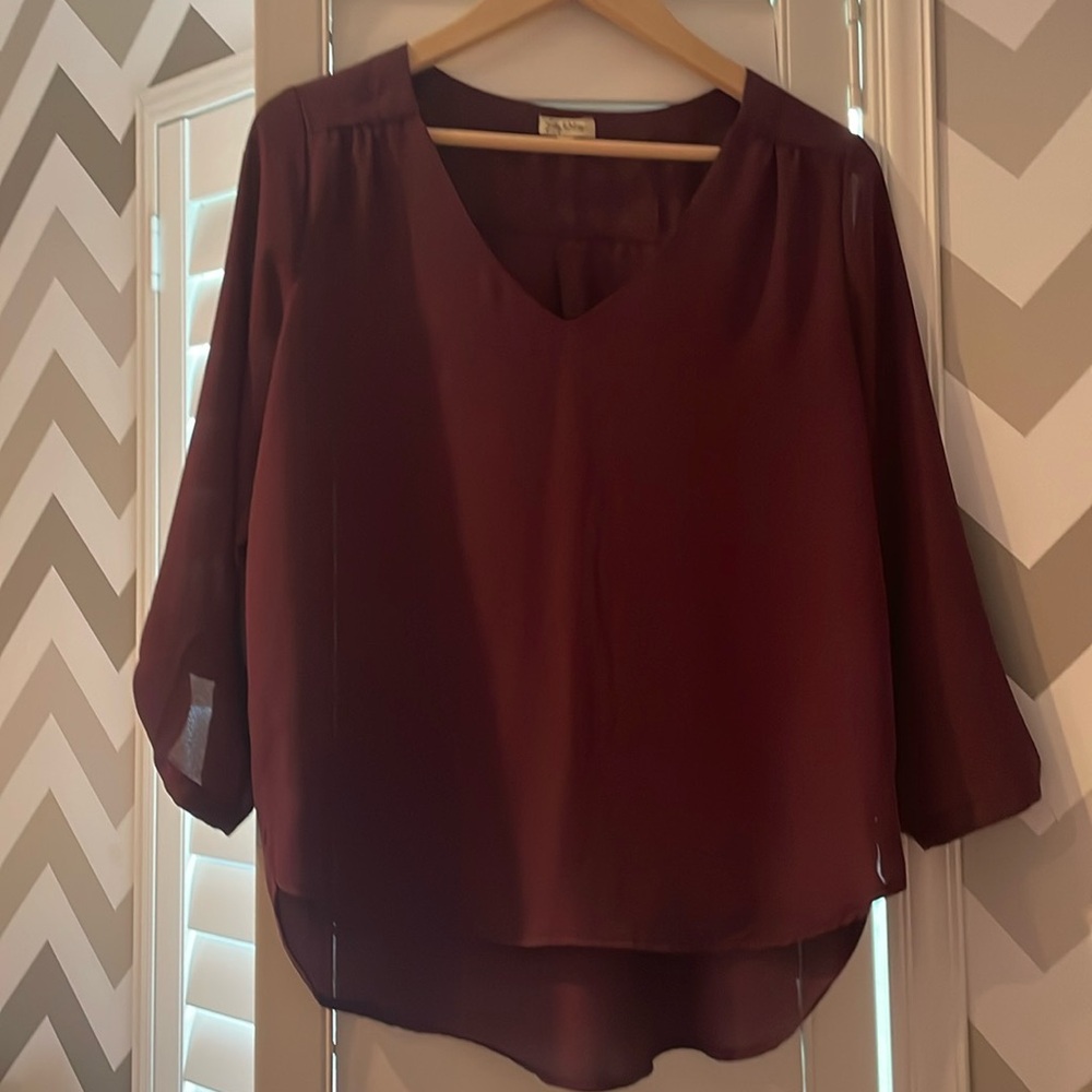 Lily White size M burgundy V neck blouse - Great condition!